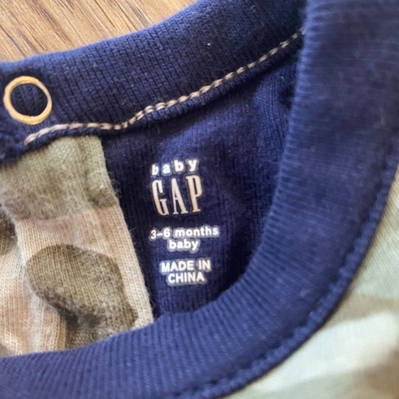 Lot of FOUR Baby Gap boy onesies - Picture 7 of 13